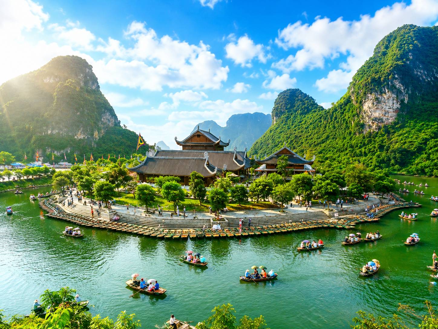 Du lịch Ninh Bình hòa mình vào thiên nhiên non nước hữu tình nên thơ
