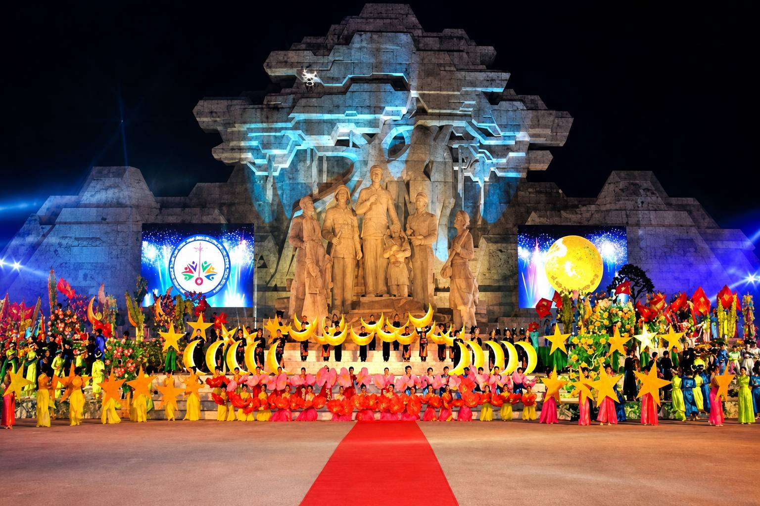 Không khí náo nhiệt tạo nên đêm hội Thành Tuyên tràn đầy sắc màu văn hóa dân tộc 