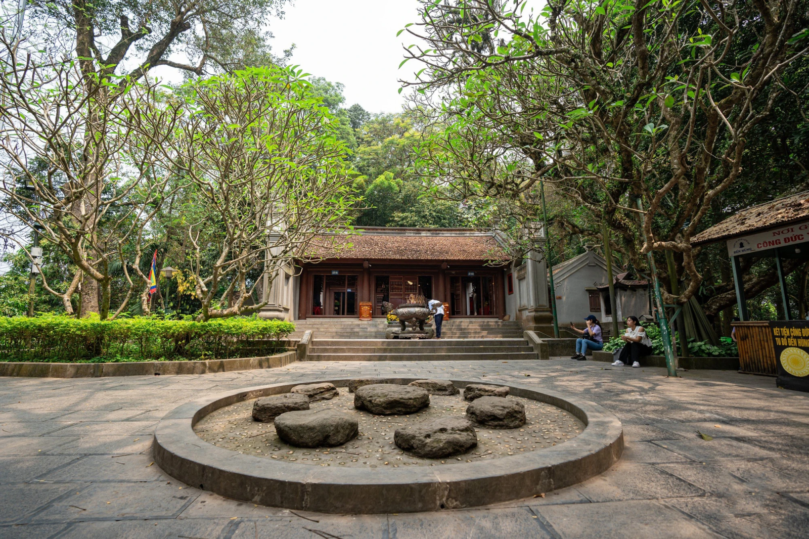Đền Trung