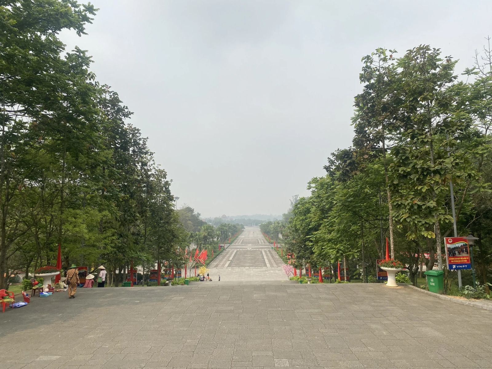 Khu vực sân trung tâm lễ Hội đền Hùng